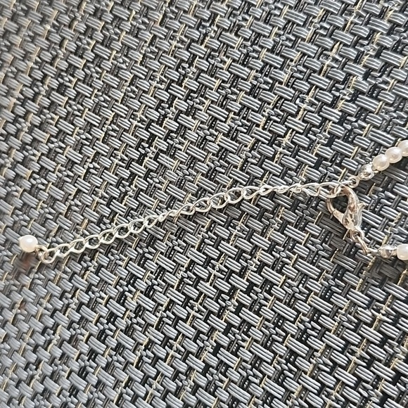 Vintage Silver and White Pearls Floral Pendant Necklace With Rhinestones - Picture 4 of 6